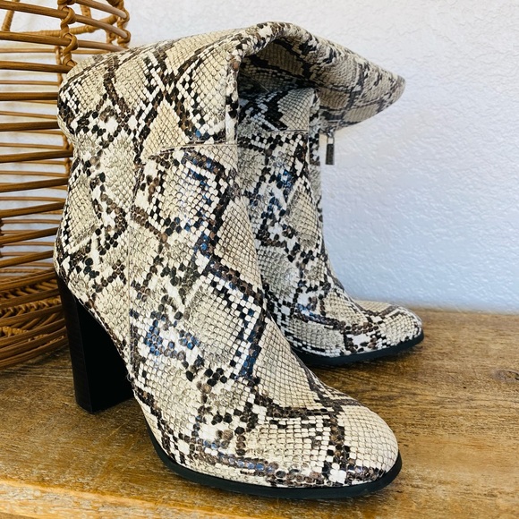 New KENNETH COLE Justin Snake Print Tall Boots - Picture 2 of 11